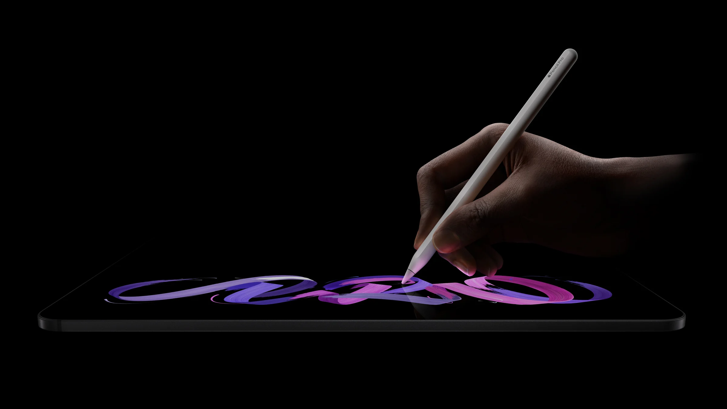 Apple Pencil Pro desenhando na tela do iPad Pro