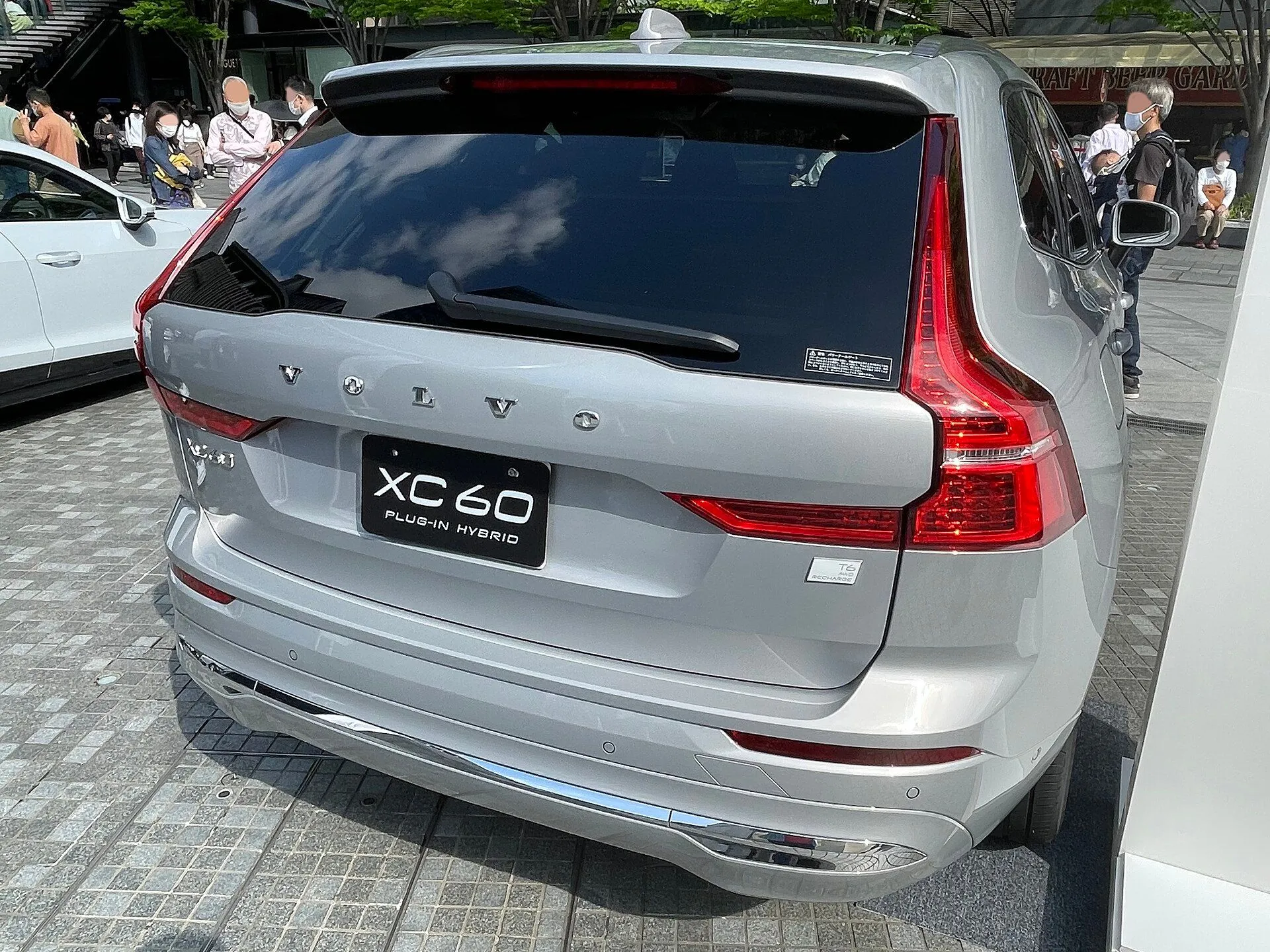 Traseira do Volvo XC60 Recharge prata